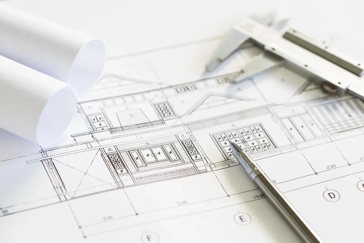 Nowoczesne wnętrze apartamentu w trakcie prac wykończeniowych, ukazujące surową architekturę przestrzeni mieszkalnej.